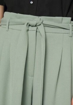 CIRCULAR PETITE - Stoffhose - Green 12 CIRCULAR PETITE - Stoffhose - Green -Anna Field 44c7a6a7c71f46d58765690007e9ac5d