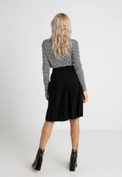 A-Linien-Rock - Black 10 A-Linien-Rock - Black -Anna Field 5053c38cb0014b659c7b9f981ef22899