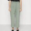 CIRCULAR PETITE - Stoffhose - Green 1 CIRCULAR PETITE - Stoffhose - Green -Anna Field 8e3dcdf368ae455c84e0934f637ece9f