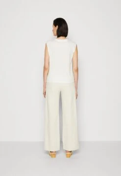 Anna Field T-Shirt Basic - Off-white 10 Anna Field T-Shirt Basic - Off-white -Anna Field 9133cb750bef414db93f6a115557a0e5